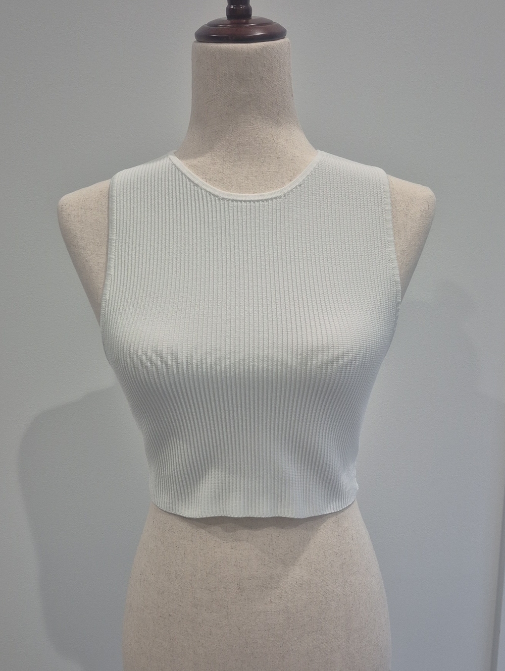 Babaton White Ribbed Crop Tank. Size M